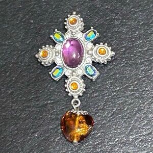 Vtg-Style Royal Cross
Brooch Pendant OS
Multicolor Gemstones With Dropped Heart